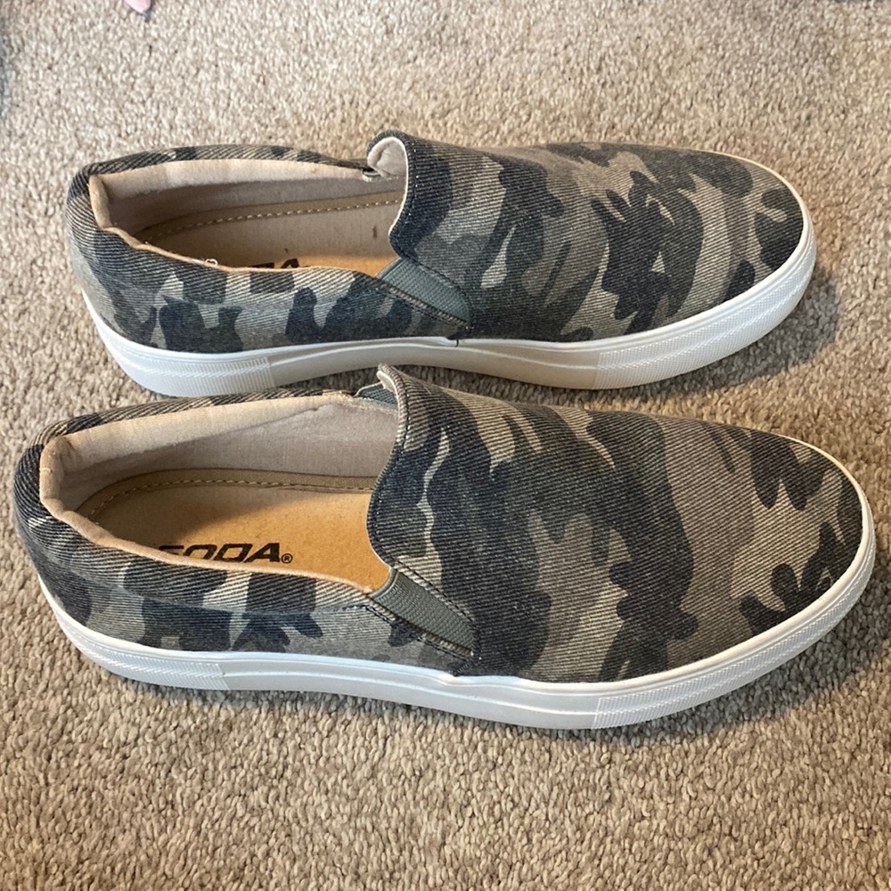 Soda camouflage slip-on canvas sneakers 8.5